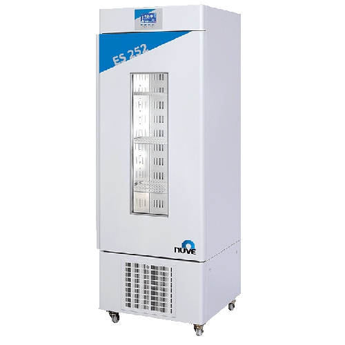 Inkubators ES252, 252 litri, kamera 47,5x54,5x97cm, korpuss 65x64x185cm.