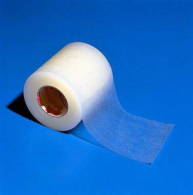 Leikoplasts rullī caurspīdīgs 2.5cmx9m. ar perforāciju