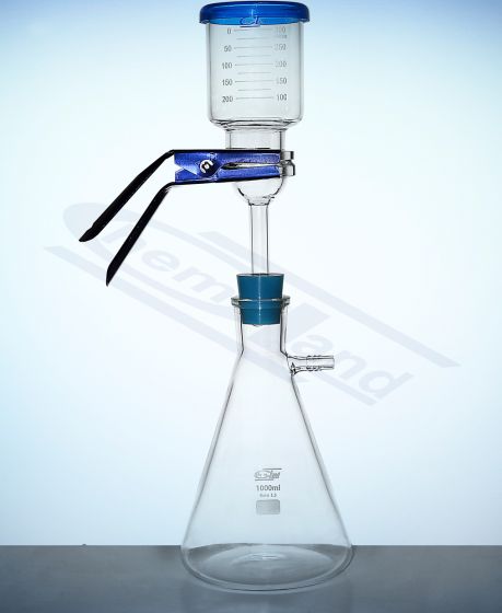 filtrēšanas komplekts ar aizbāzni (kolba 1000 ml, piltuve, skava).